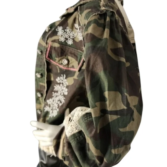NWOT POL Camo Lace Embroidered Jacket – Boho Luxe Statement Layer Size Large - Picture 5 of 12